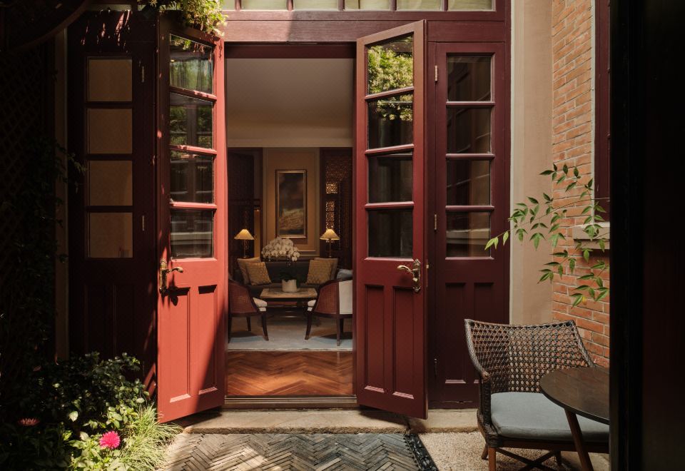 Capella Shanghai Jian Ye LiThree Bedroom Shikumen Grand Villa