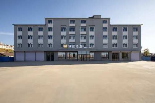 Yiju Hotel (Huma County Riverside Park)