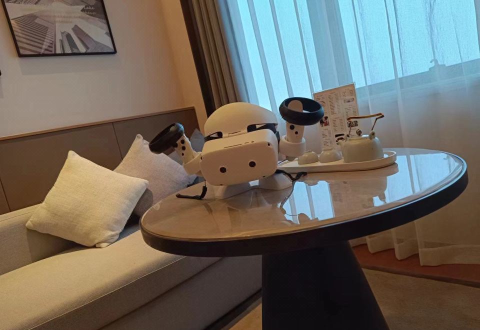 名成奇遇VR特色大床房（觀影+游戲）