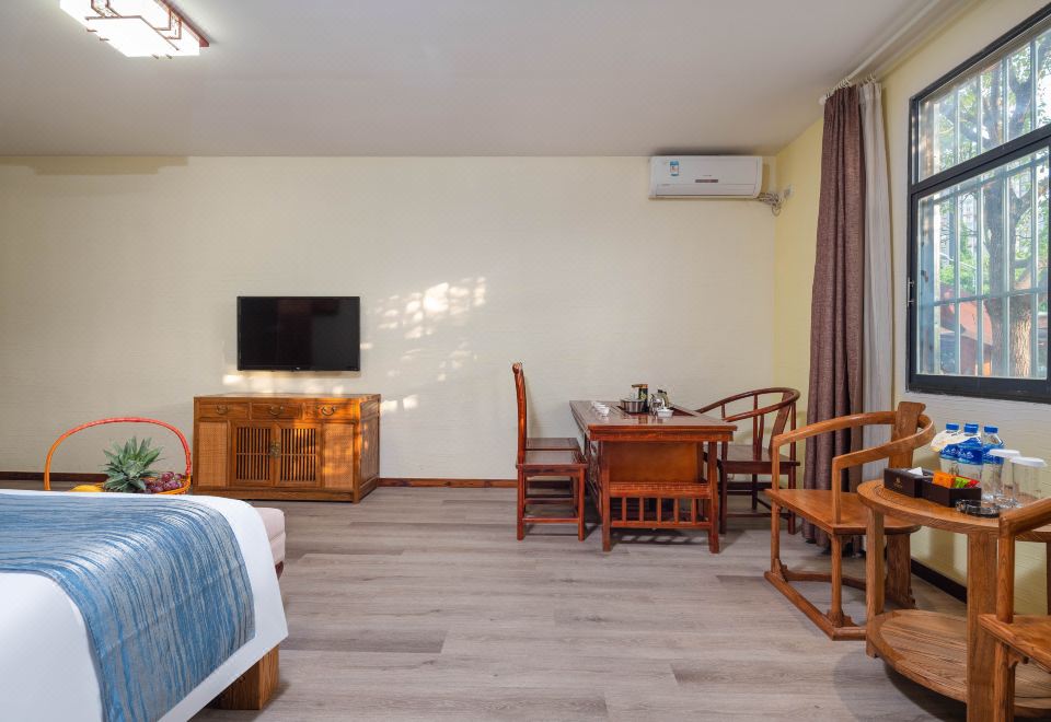 隐居繁华-汤池木屋