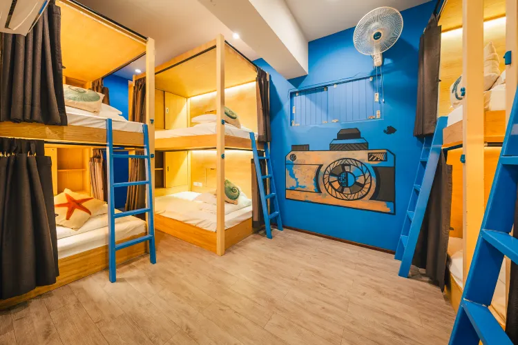 8 Bed Mixed Dormitory