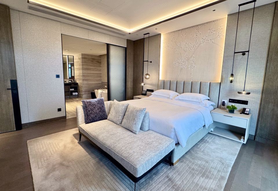 至尊套房（一室一厅+超大空间+内设长桌）