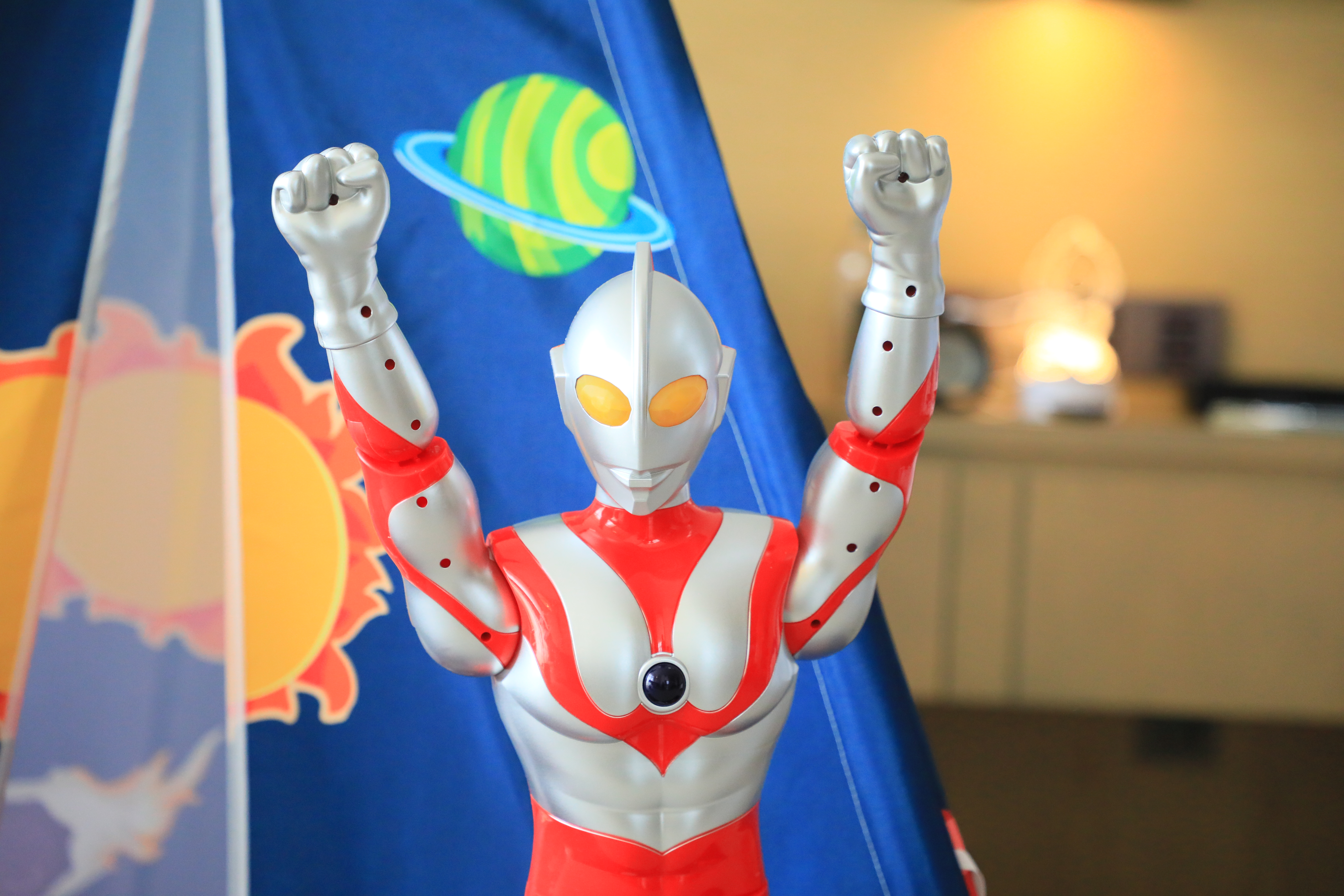 经典奥特曼主题湖景亲子房