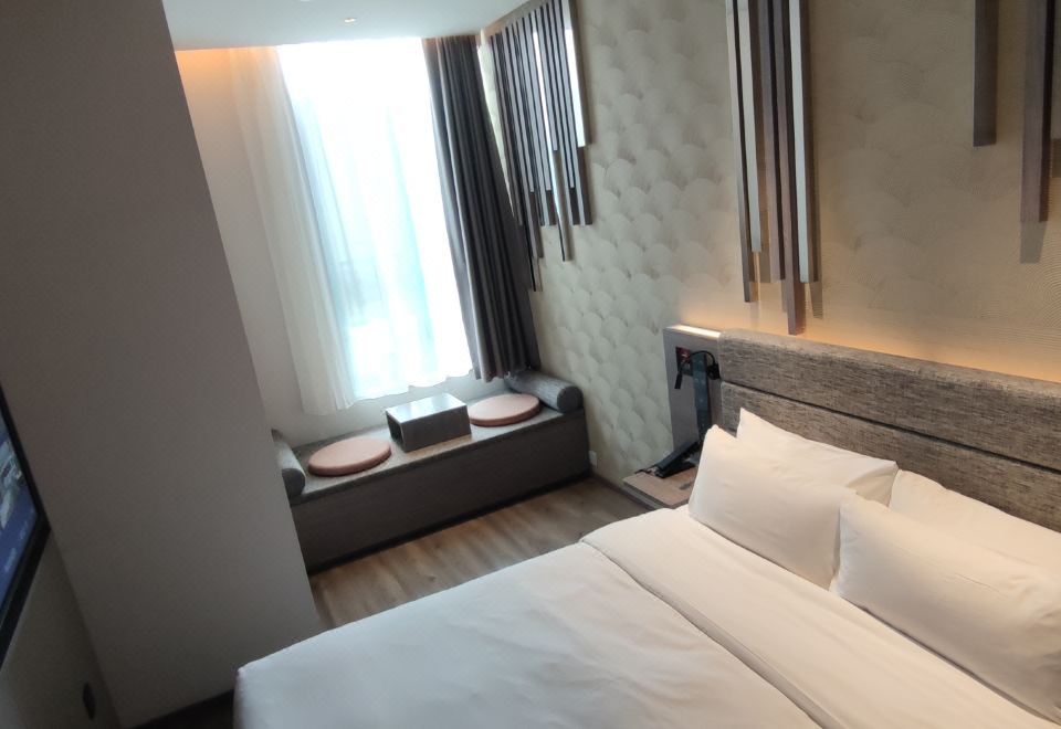 特价大床房（加热毛巾杆+小冰箱+智能镜）