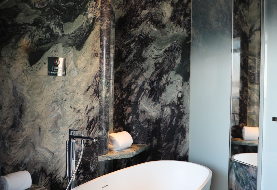 奇妙湖景客房大床房