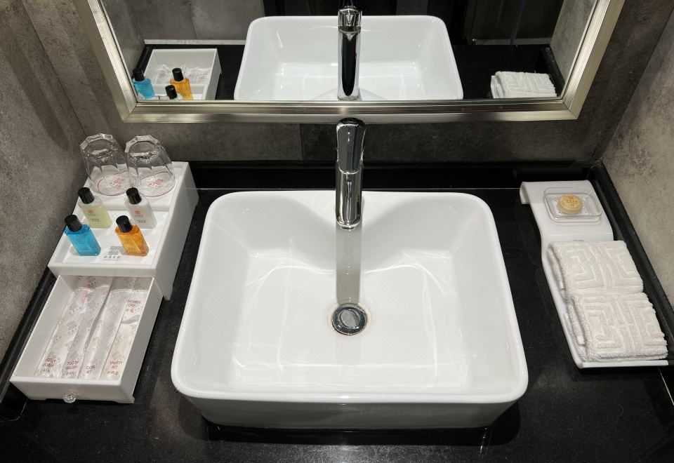 尊享阳光大床房（超大面积-休闲会客-落地窗）