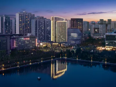 Mercure Hotel (Luoyang Longmen High-Speed Rail Station Municipal Government Branch)  호텔