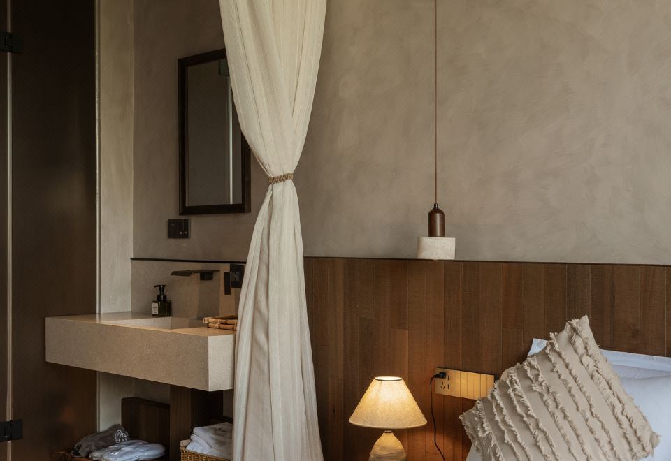 岿然大床房（高清影视.零压床垫.进口深睡枕.乾湿分离