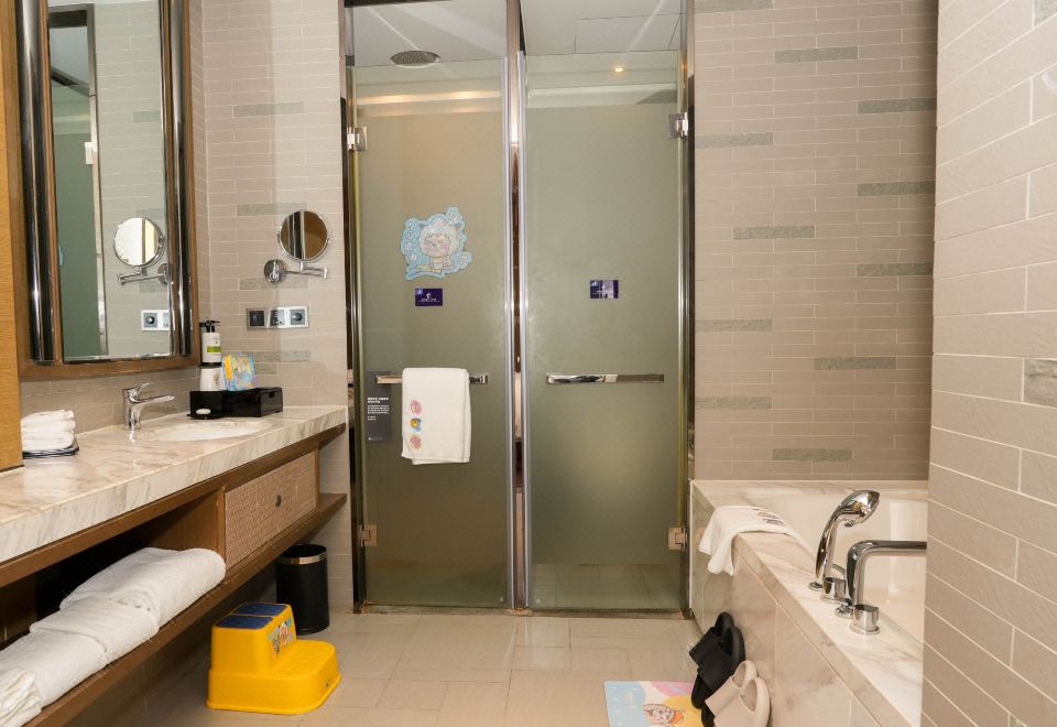 Pullman Xishuangbanna ResortPleasant Goat And Big Big Wolf Theme Double Bed Room