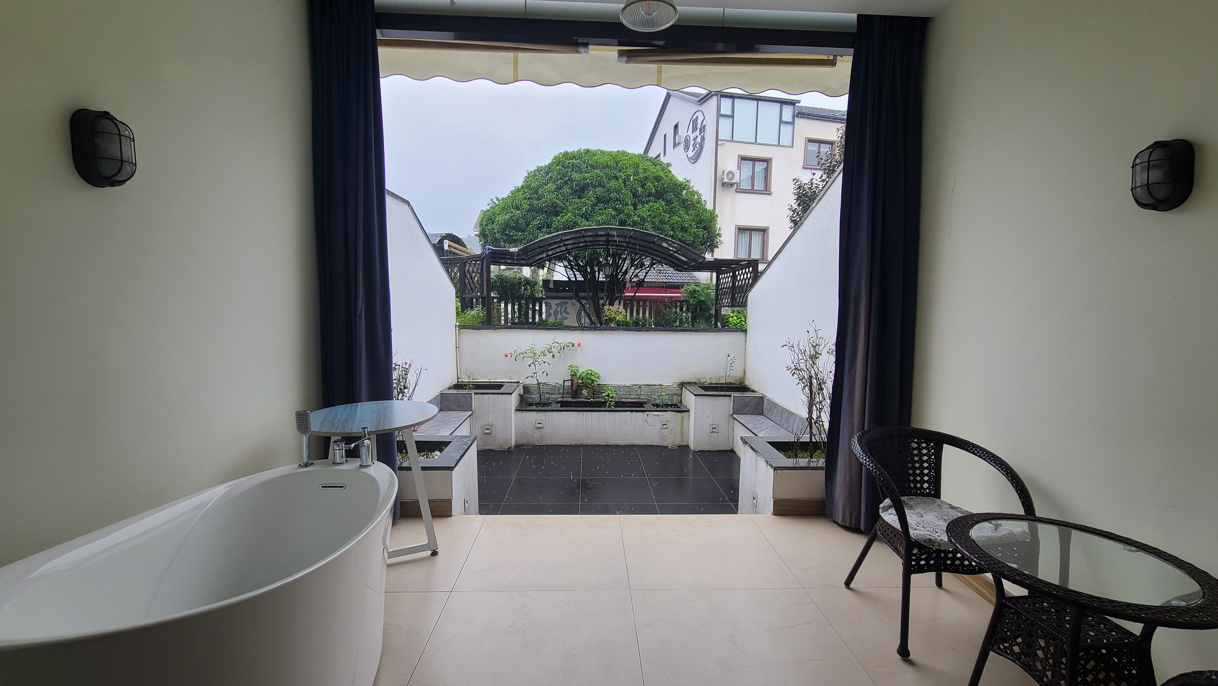 Ascension Jing Shan独立庭院大床房