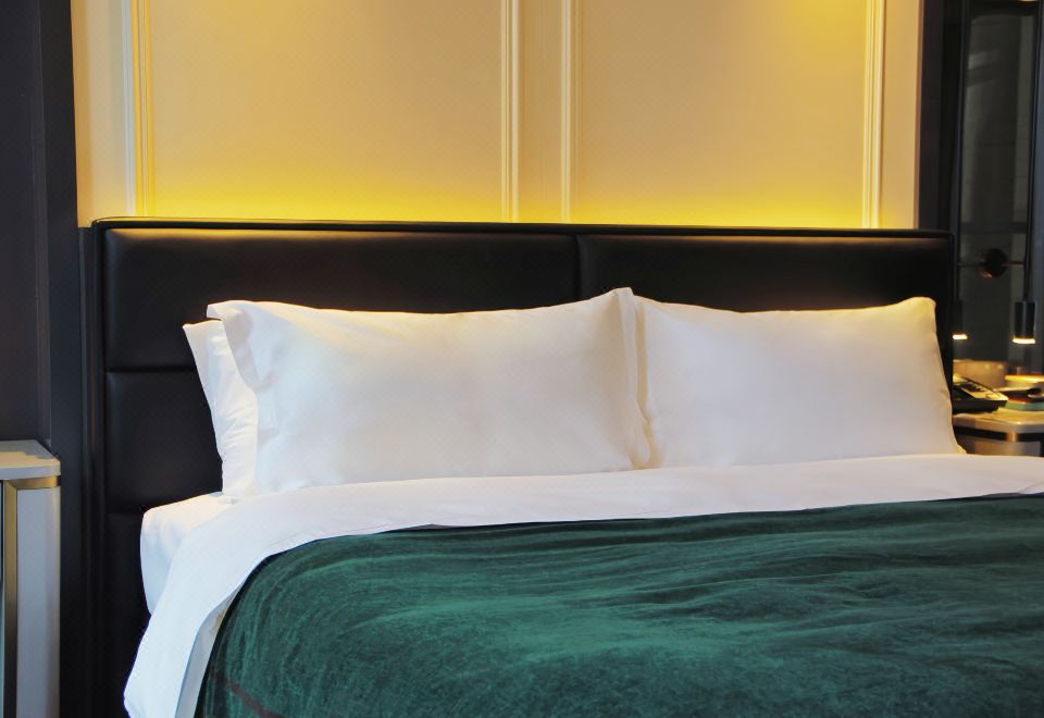 頤華奇遇房（浴缸+戴森吹風機+大客廳+雙洗漱臺）