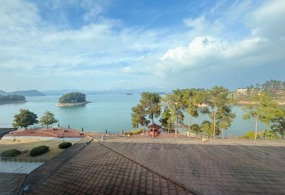 Narada Qiandao Lake ResortExecutive Lake-View Suite