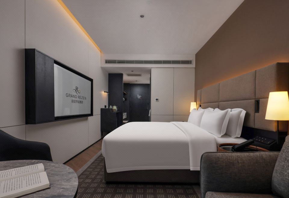 Queen Room With City View