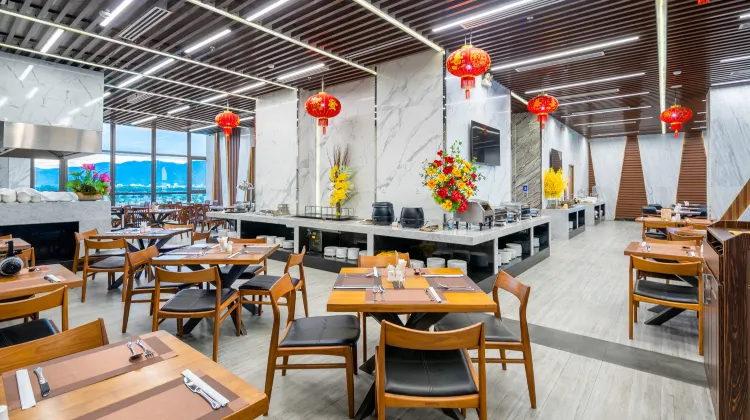 Emerald Bay Hotel & Spa 食事・レストラン