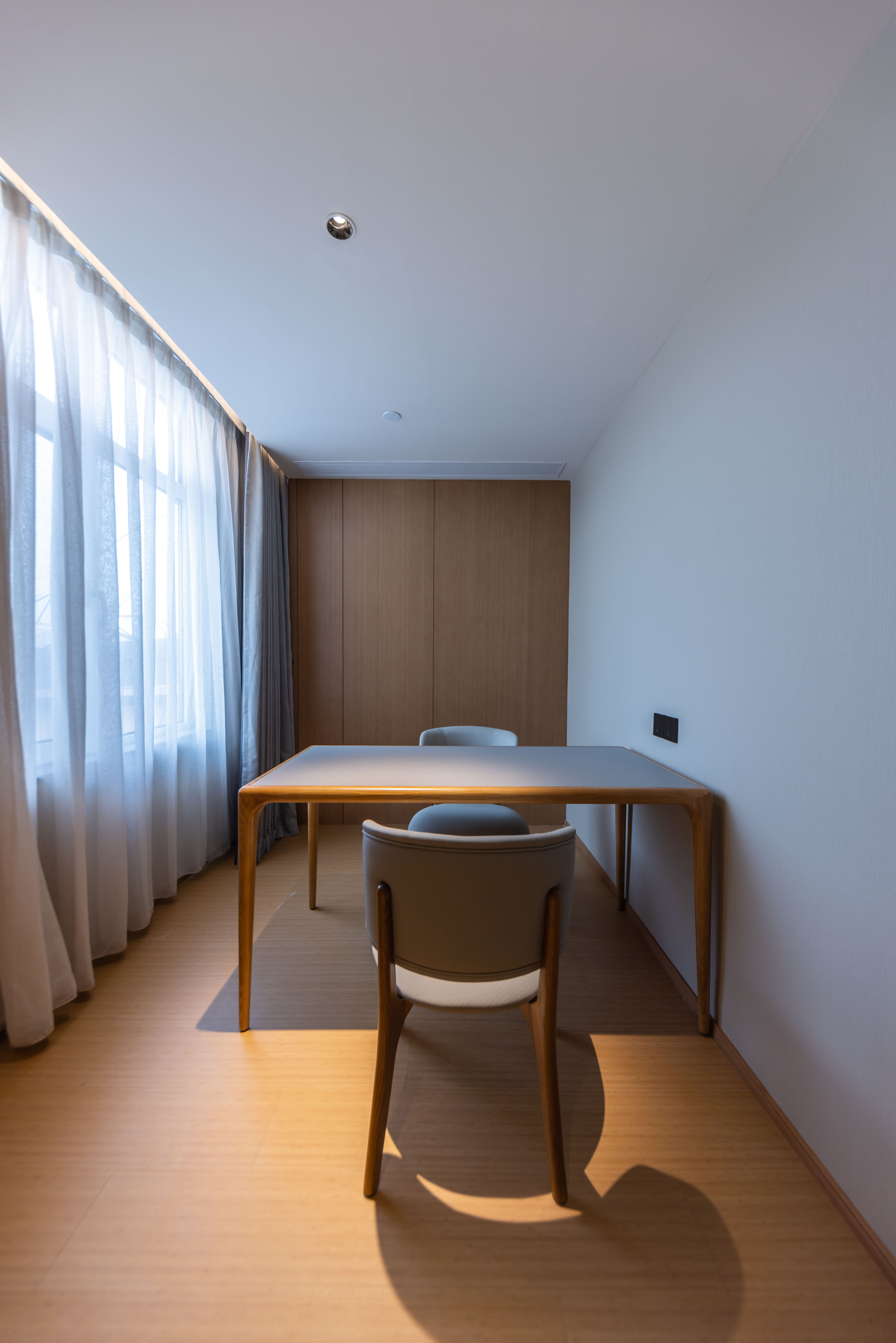 套房【超大露台+投屏电视+迷你冰箱+休闲茶具+2室1厅】