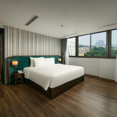 May 連接城市景觀 美德維爾豪華水療飯店優惠