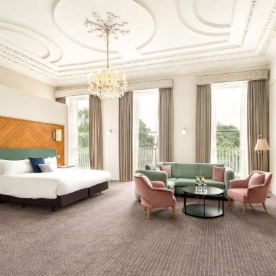 King Suite With Sofa Bed