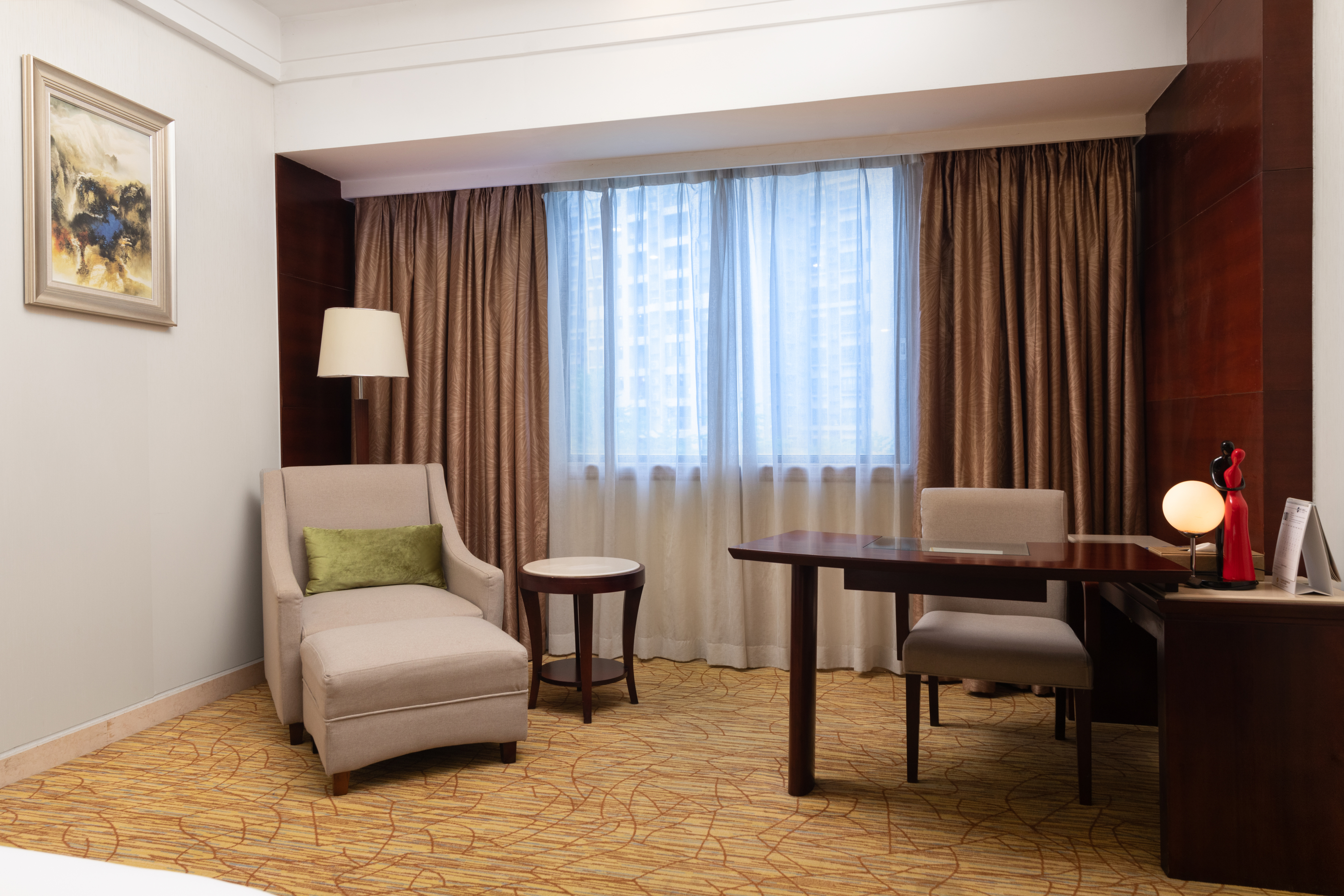 高级大床房（休闲沙发+私享衣橱+通透采光）