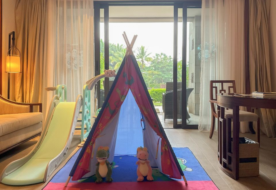 New Century Resort Hotel Qizi BayKaiyuan Family Double Bed Room With Courtyard View