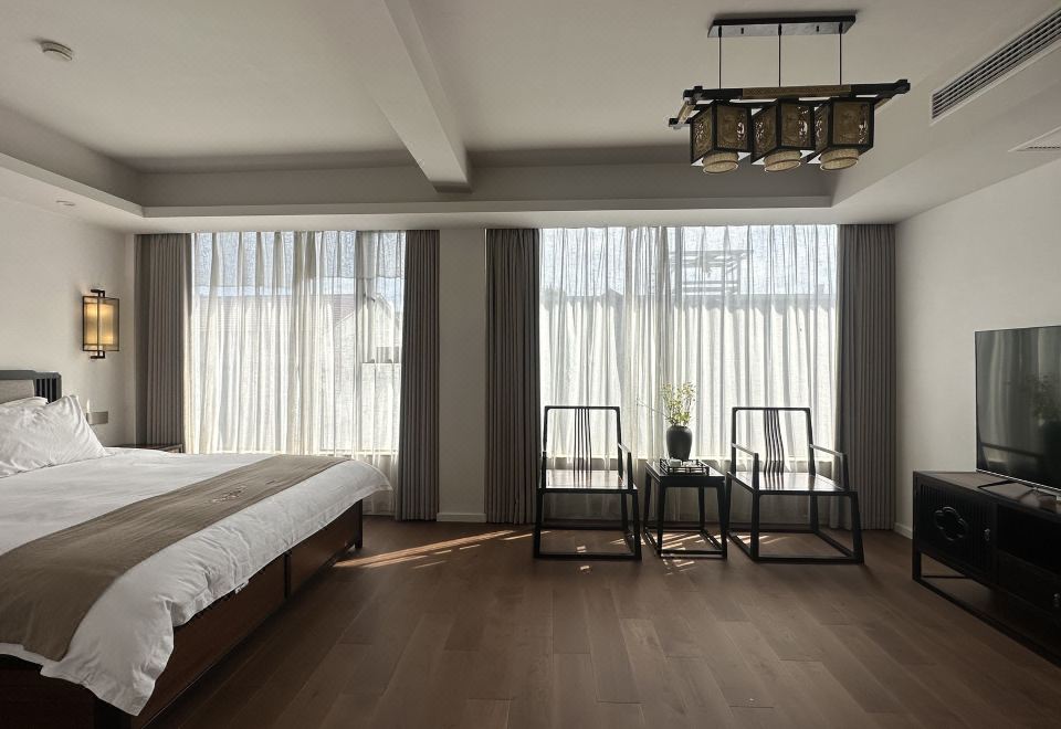 Qixia Light Luxury Double Bed Room