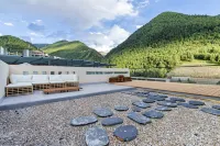 Buyan · Four Seasons Oxygen Mountain Residence (Siguniang Mountain Scenic Area Branch)
