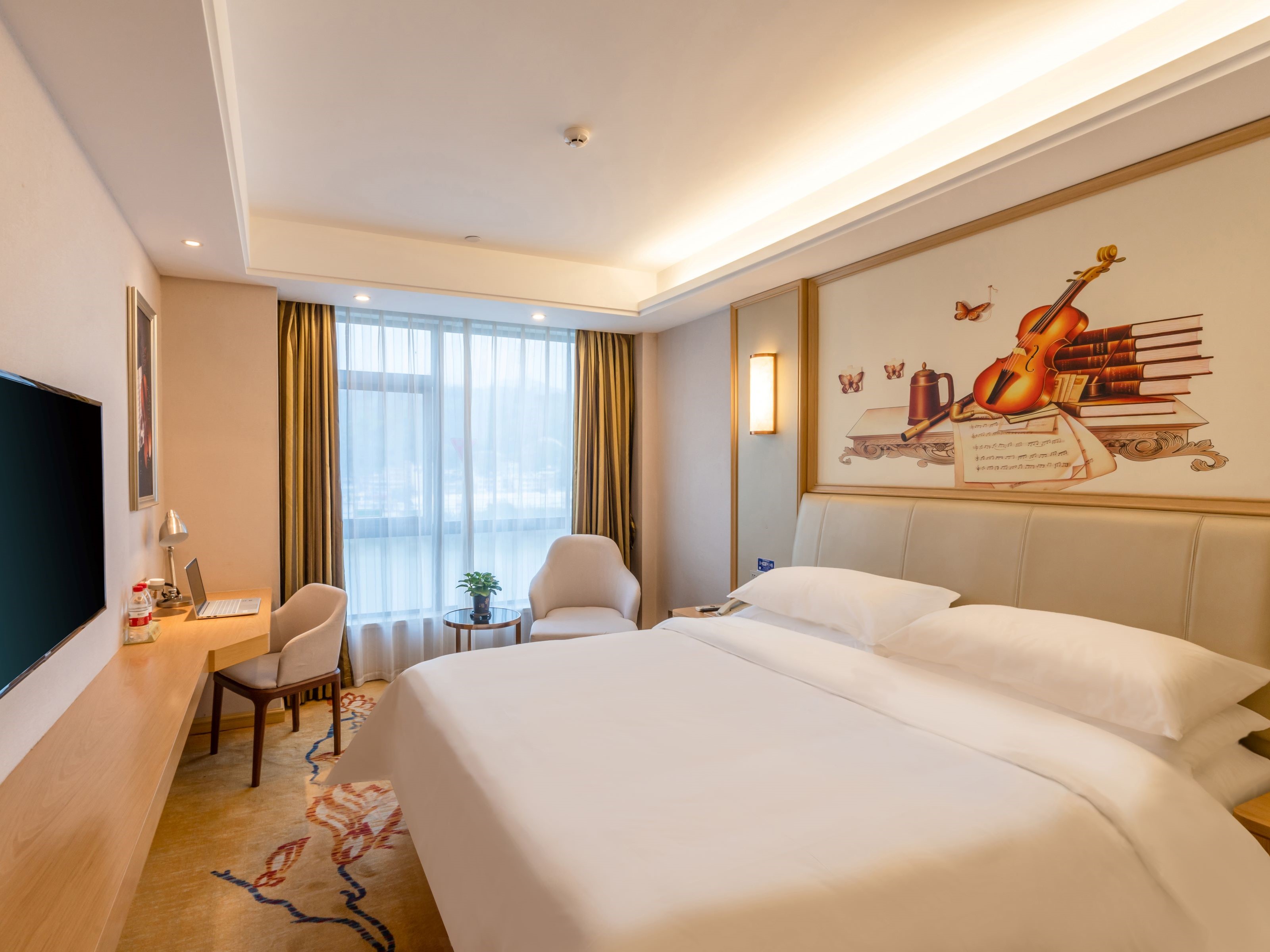 高级大床（助眠床品+冷暖空调）