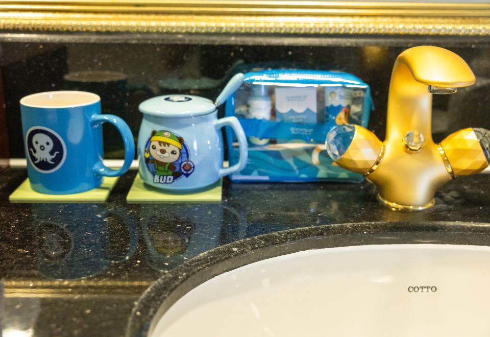 海底小縱隊主題房（卡通布置+沙發茶幾+超大洗浴間）