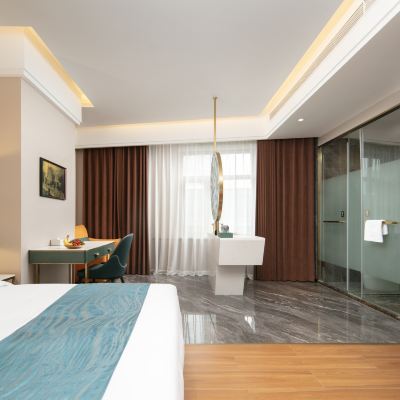 尊享・軒敞大床房「智能客控+舒眠床墊+新風系統」 潮漫飯店（哈爾濱中央大街店）優惠