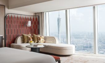 Four Seasons Hotel Guangzhou - Housity