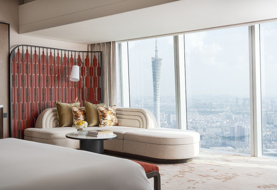 Four Seasons Hotel GuangzhouCanton Tower View King Room With Window-Side Bathtub