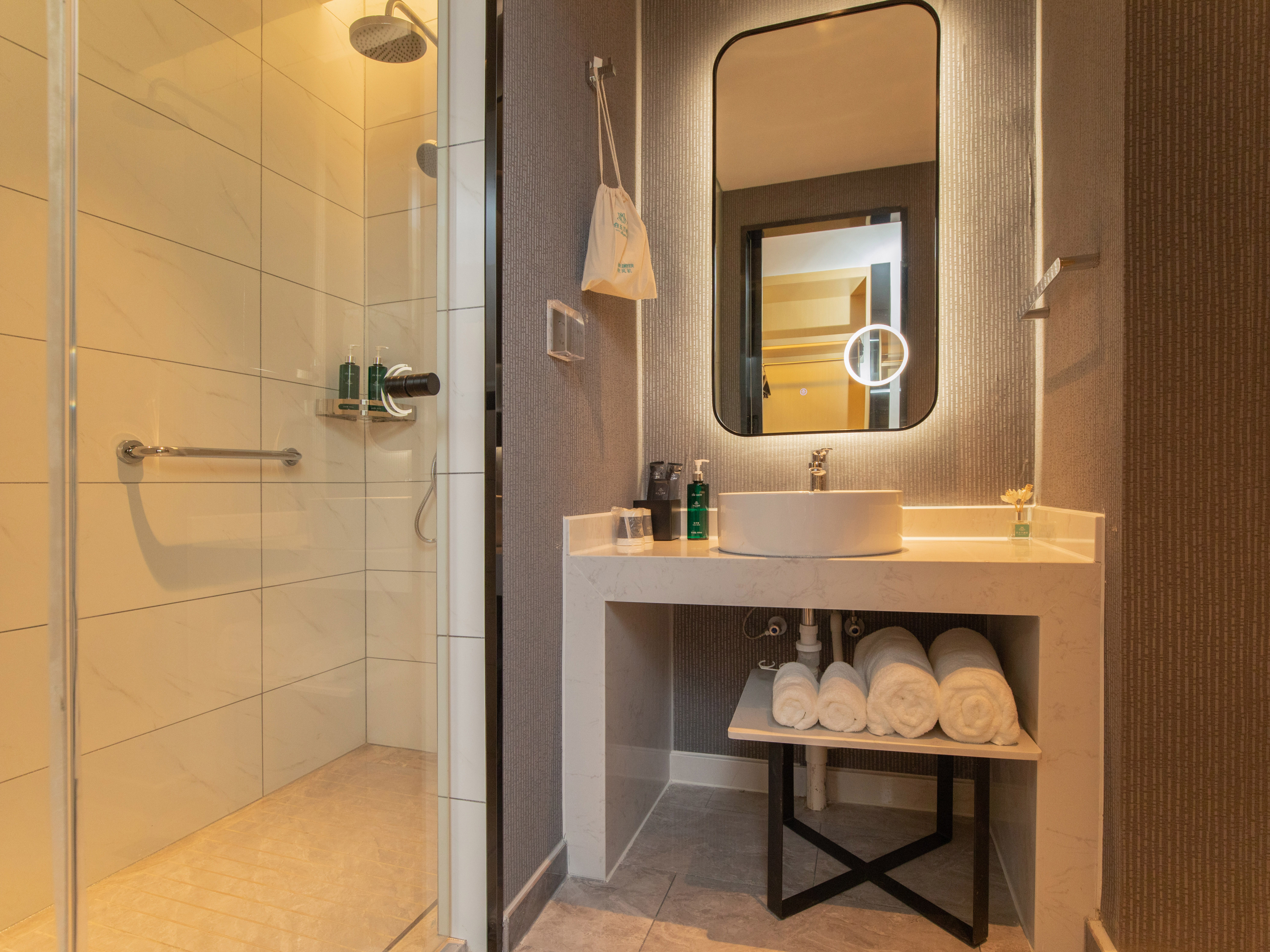 零压静雅大床房【零压床垫+阳光满室+舒适办公】