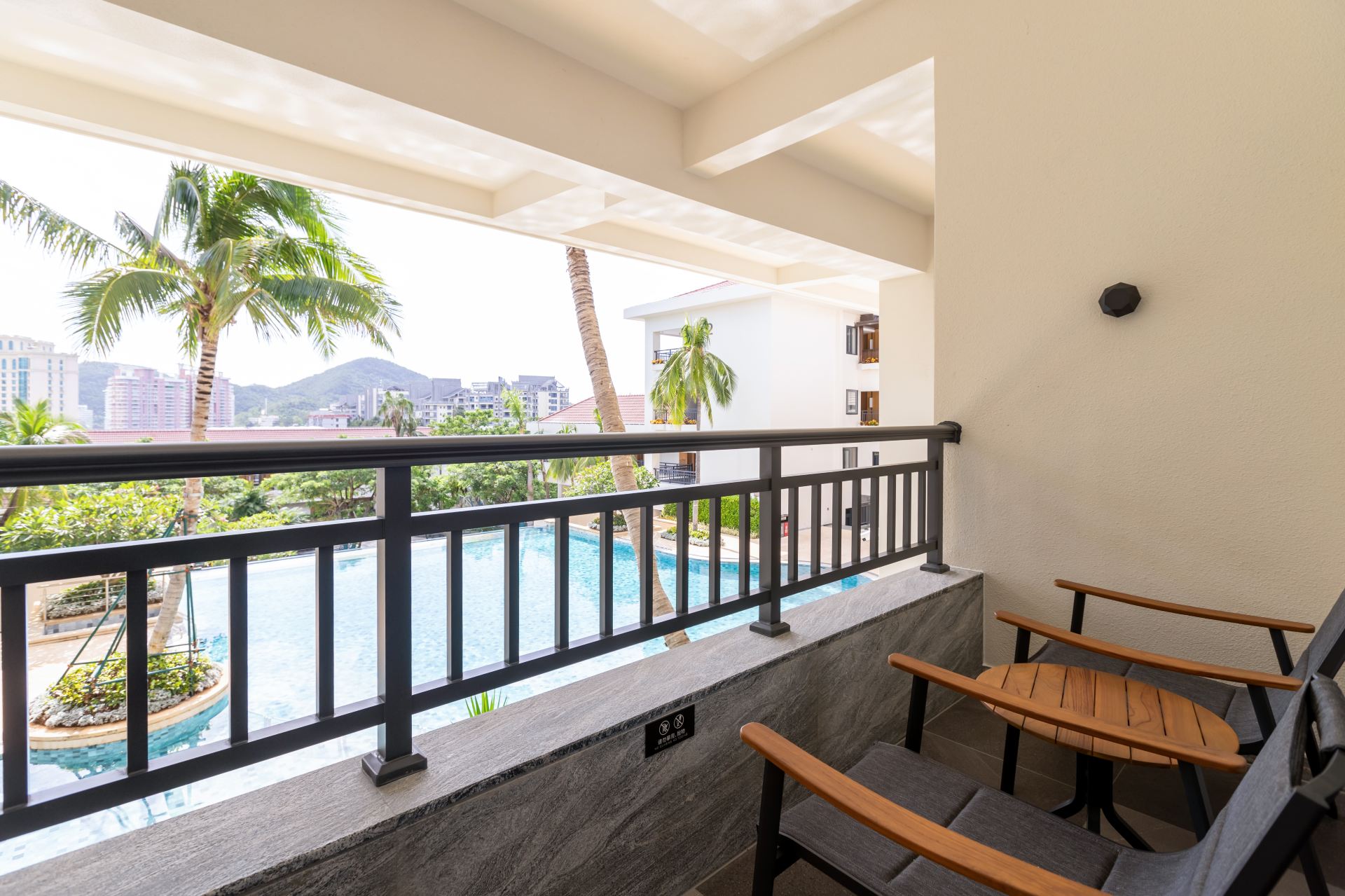 Dongrong Poolside Deluxe Double Bed Room