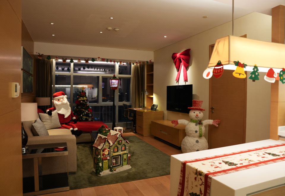 圣诞单卧套房（圣诞装饰+厨房+洗衣乾衣机）