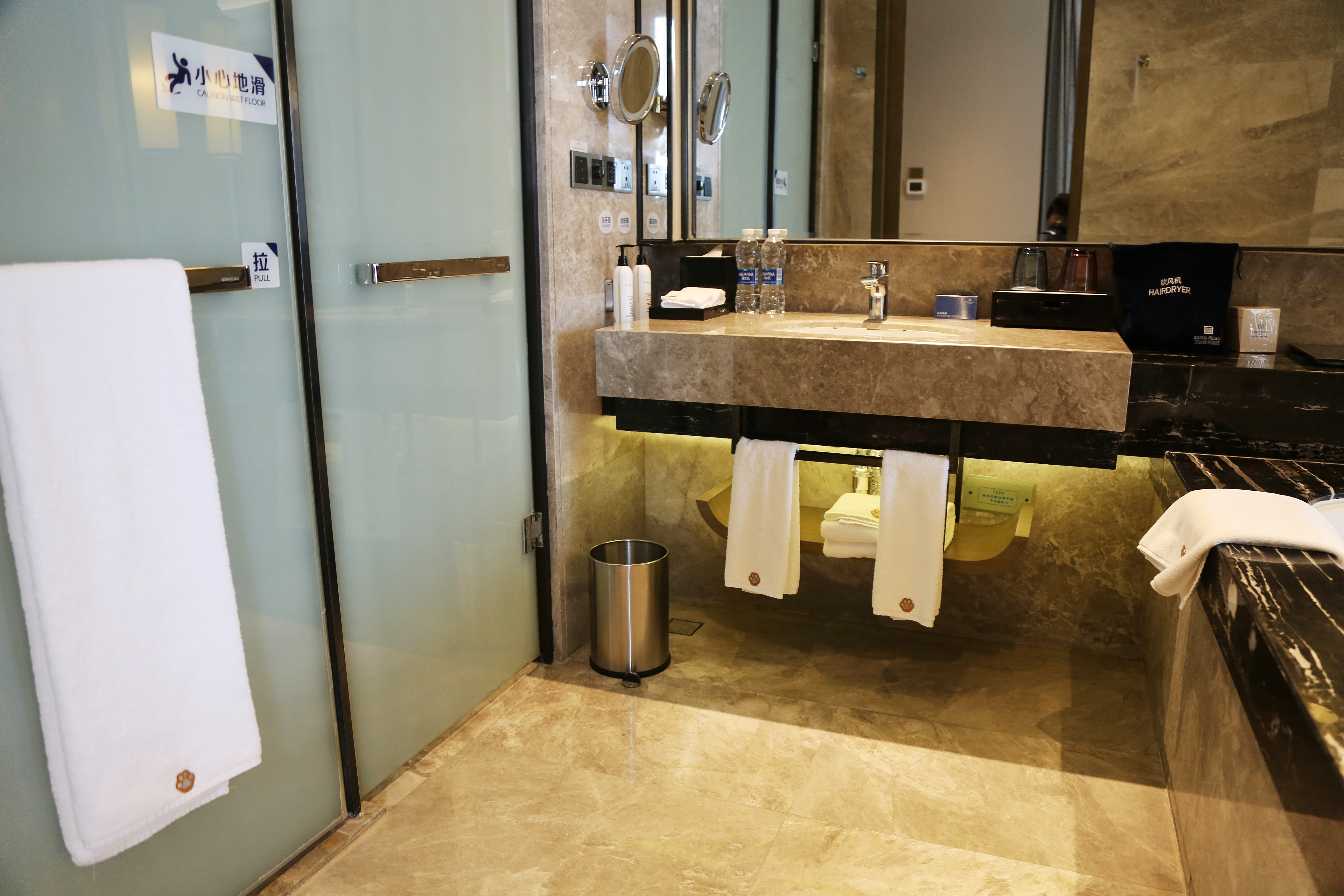 萌寵友好大床房（萌寵窩墊+玩具+食盆+溜寵物件）