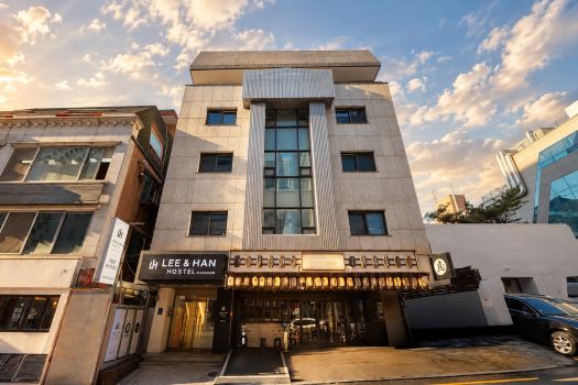LEE & HAN HOSTEL