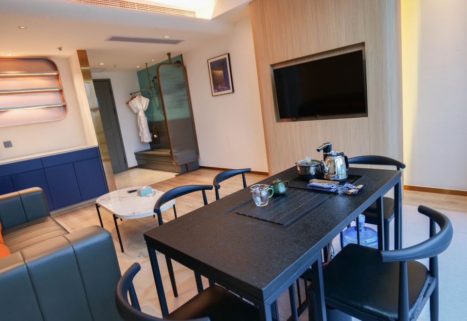 Executive Deluxe Suite (with Tea Table And Zero-Gravity Pillow)