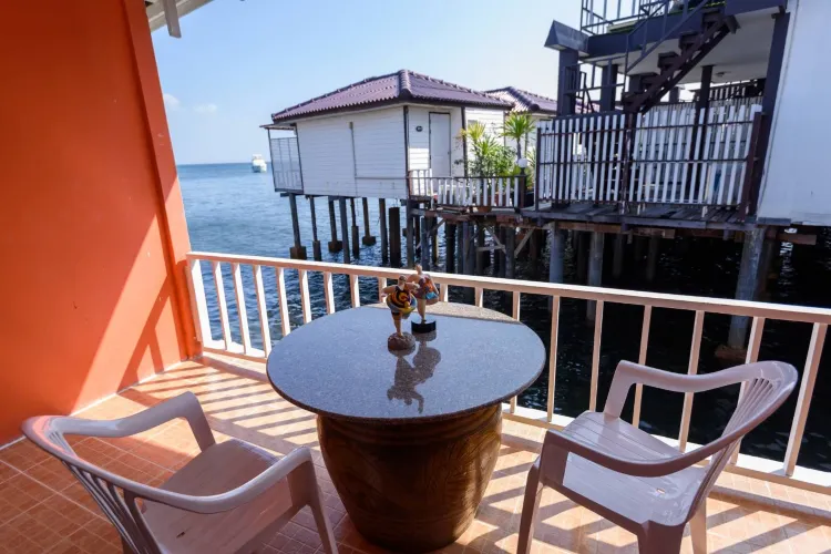 ห้องพักซูพีเรียร์ วิวทะเล (ด้านข้าง)