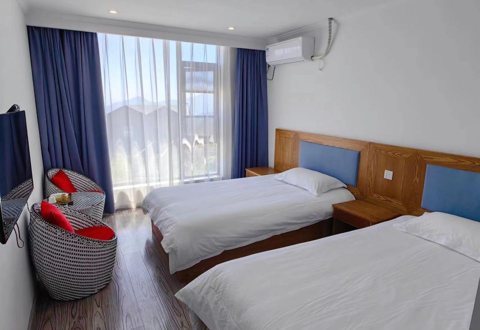 2-bed Room With Mountain View