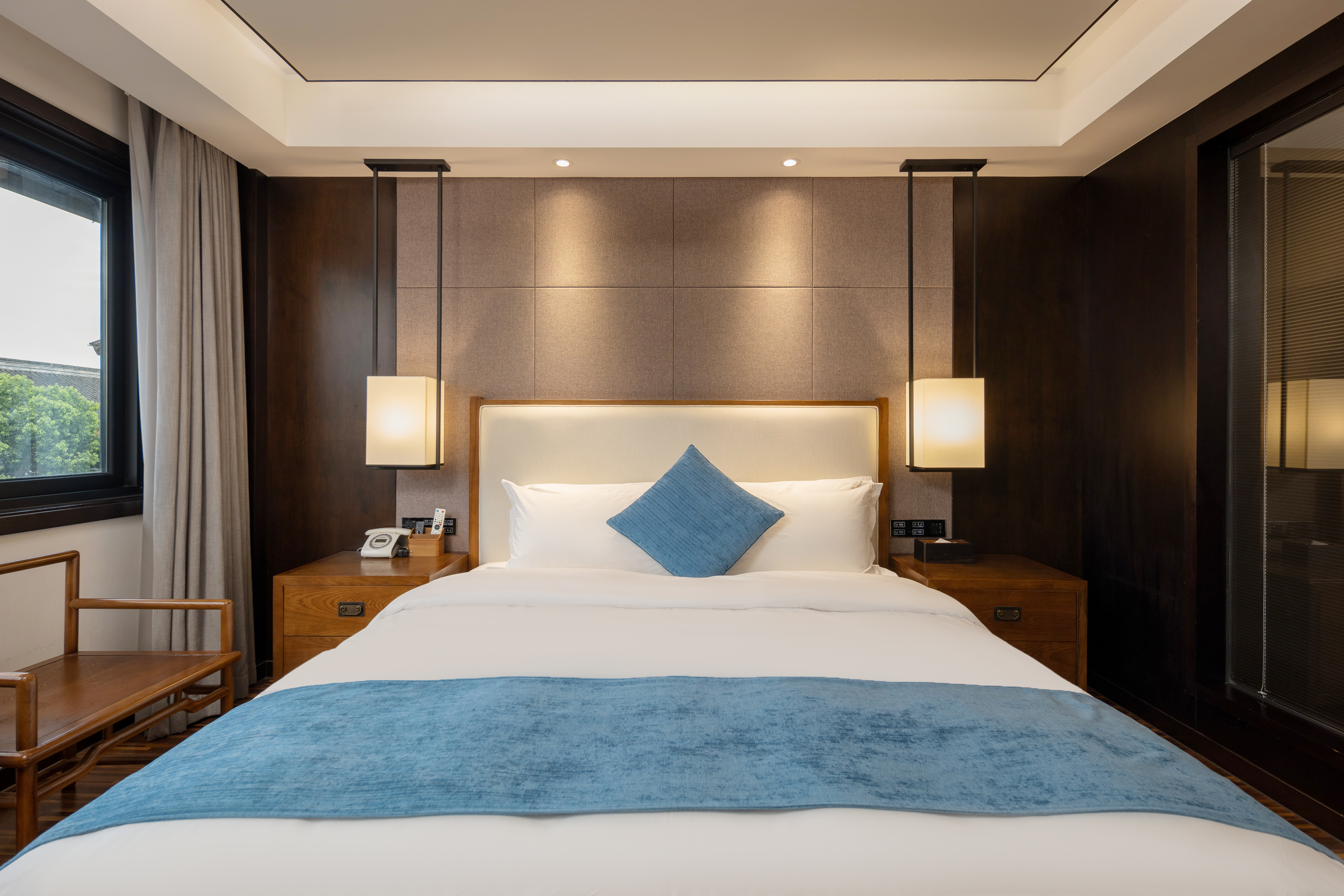 秋分·临街大床房