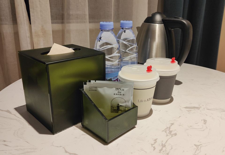 舒适大床房（小冰箱+手机投屏）