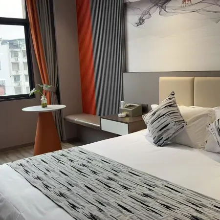Zigui Chuyuanju Hotel