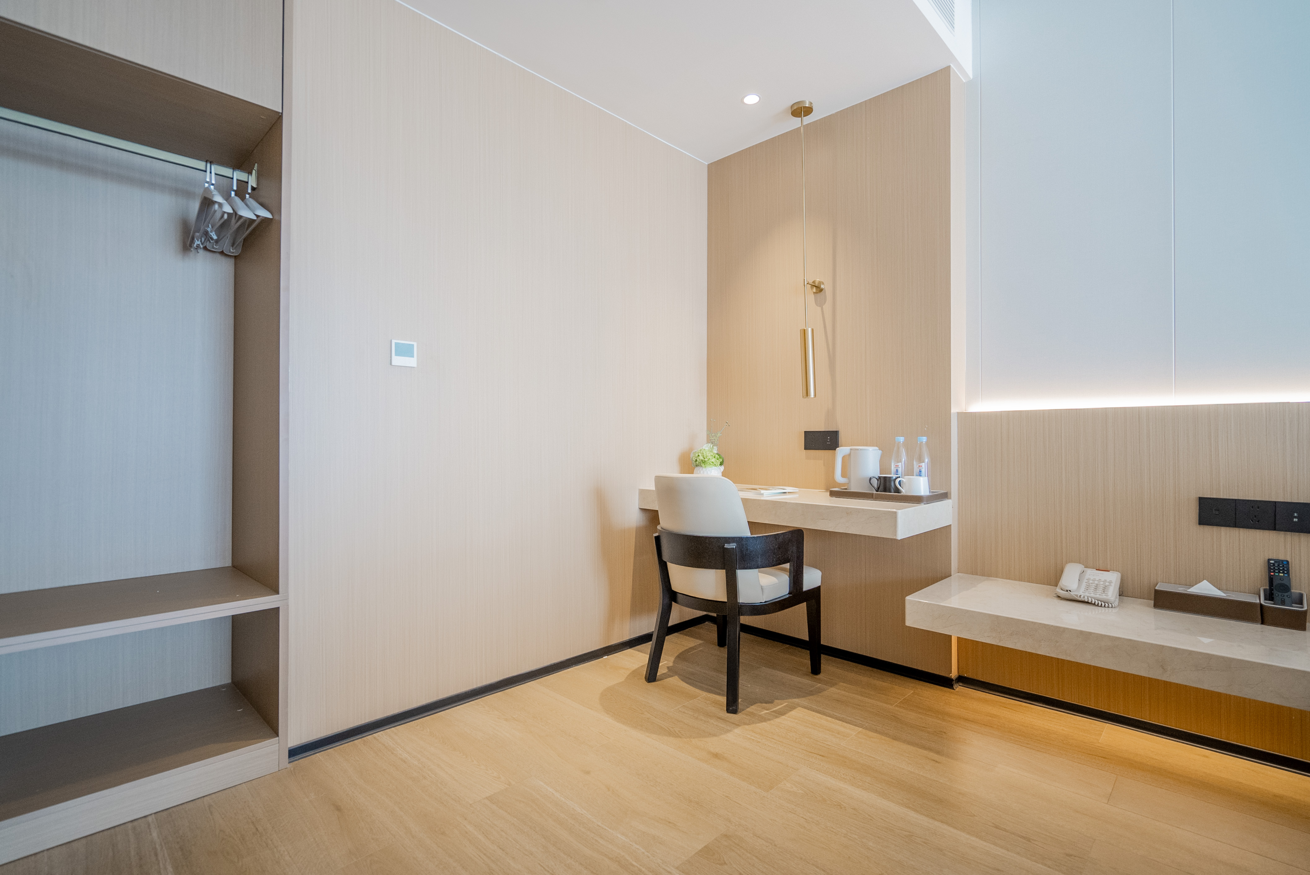 全景浴缸大床房（休閑沙發+助眠床墊）