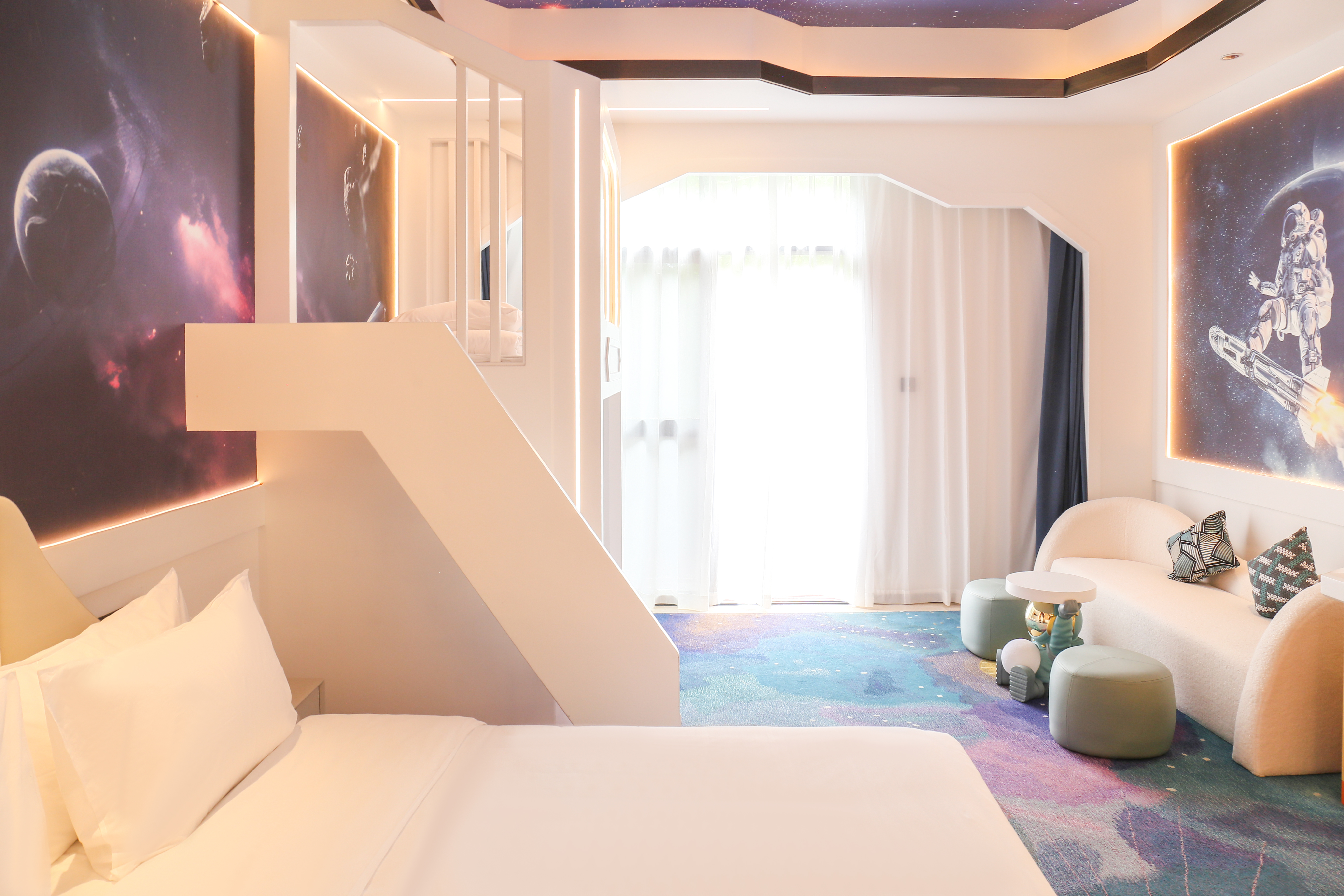 酷炫星空?复式床亲子房