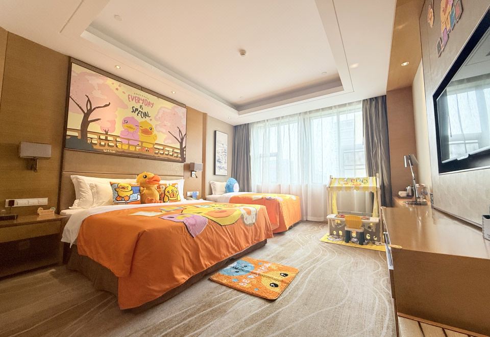 Wyndham JingzhouB. Duck Theme Family Room