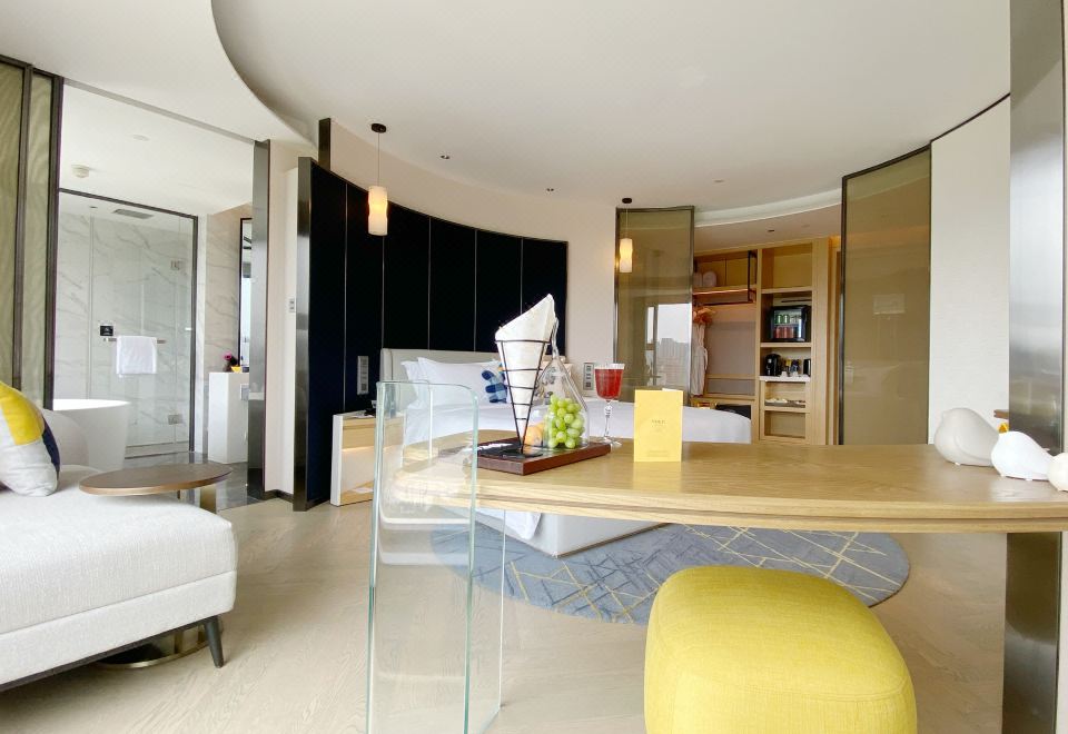 开放式套房-潮趣圆形浴缸，臻选大牌备品