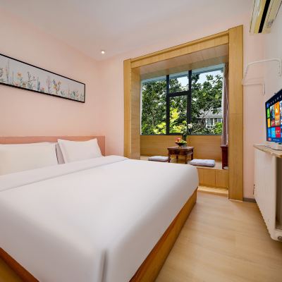 庭院丨茗露茶台大床房丨靜謐空間+外景採光明亮 閱城瓦舍旅行飯店（西安鐘鼓樓南門店）優惠