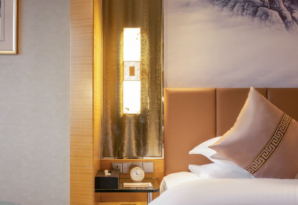 尊享·行政宽境大床间（尊享床榻,德国GROHE花洒）