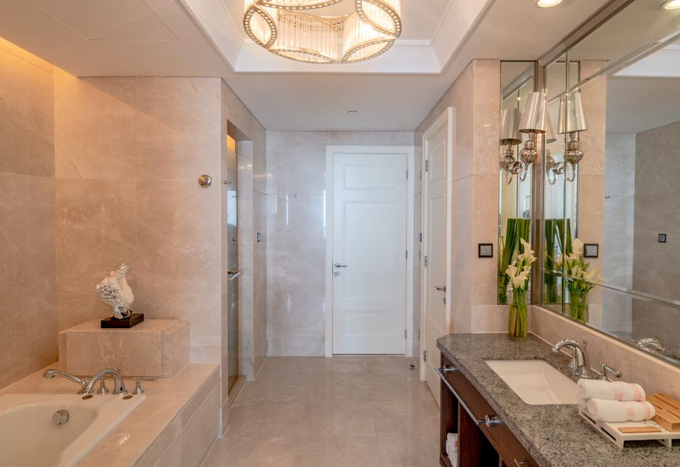 SeaView Garden Hotel QingdaoDeluxe Premier Suite - Sea-View