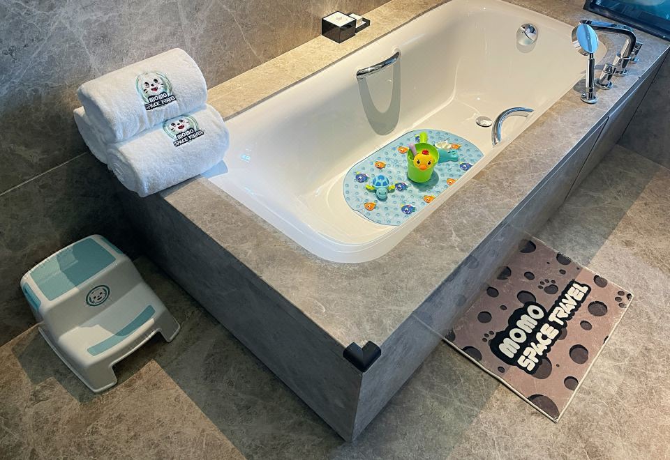 亲子双床房【帐篷顶+摇摇马+小童洗护用品】