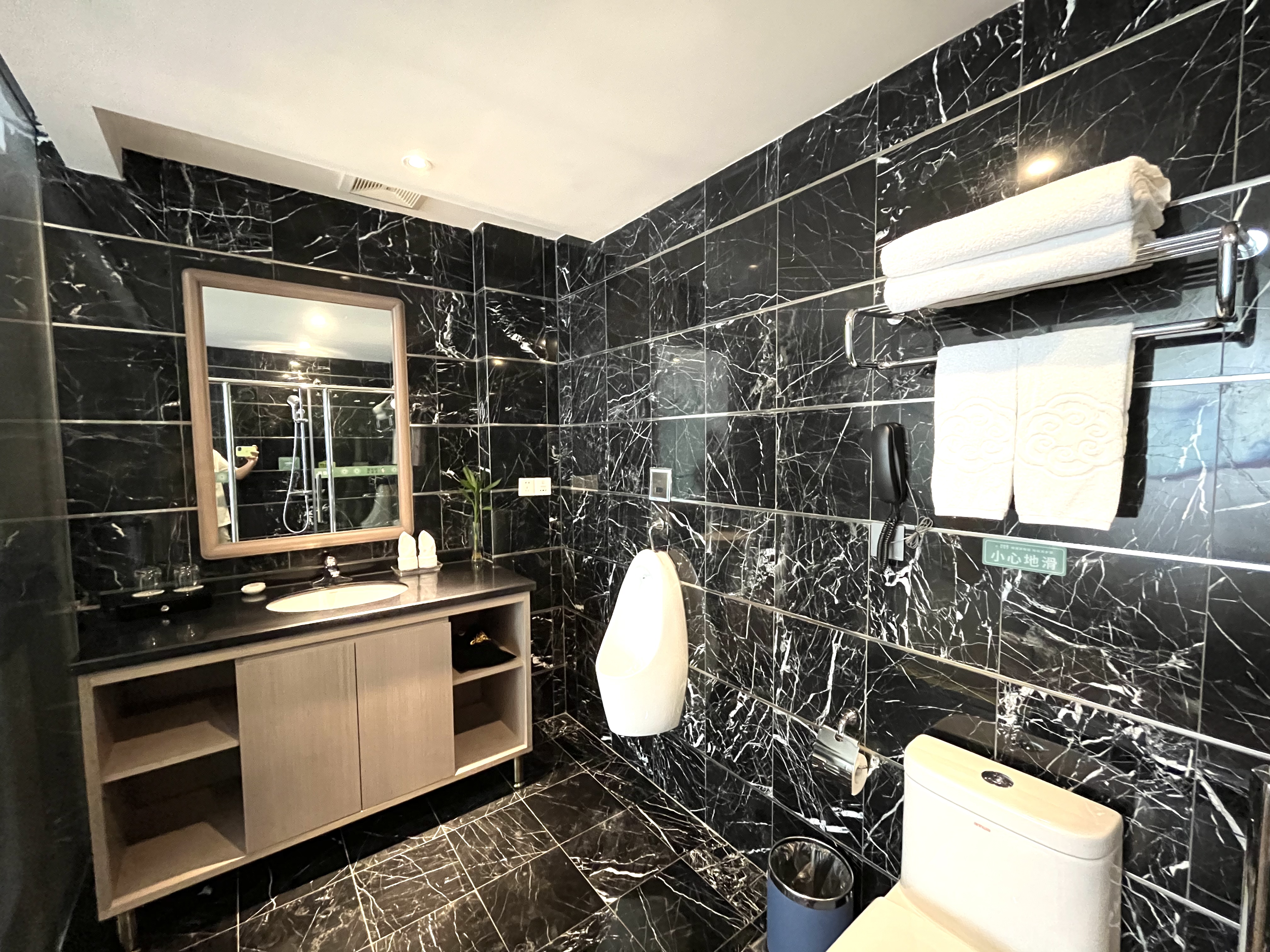 Kunshan Jiale International Business Hotel (Ma'anshan Middle Road Wanxianghui)豪华大床套间